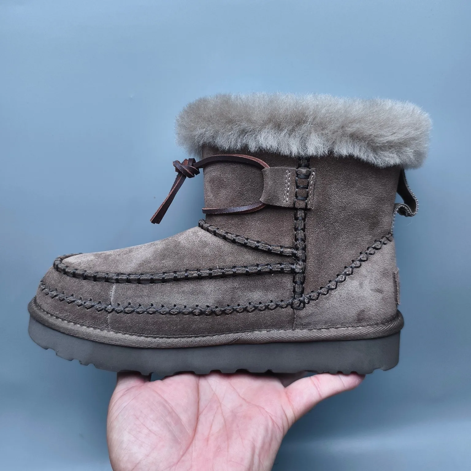 💰560 UGG sheepskin all-in-one snow boots 8251 mid-top braided casual shoes Color: maroon antelope brown Matching size: 35-40